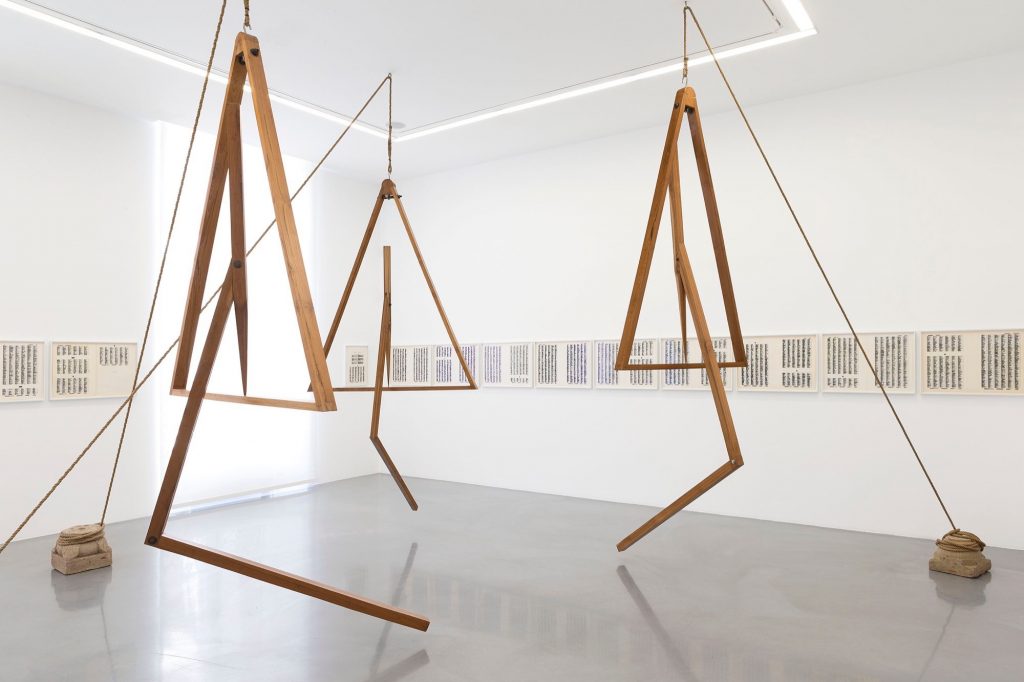 Vue de l'exposition "The Laws of Reversed Efforts" de Bharti Kher, Courtesy Galerie Perrotin