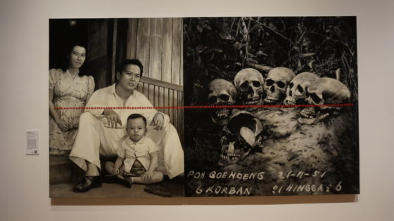 FX Harsono (Indonesia) - Preserving Life, Terminating Life #1, 2009 - Diptych, arcrylic and oil on canvas, thread, 200 x 350 cm - Living Pictures exhibition at the National Gallery Singapore